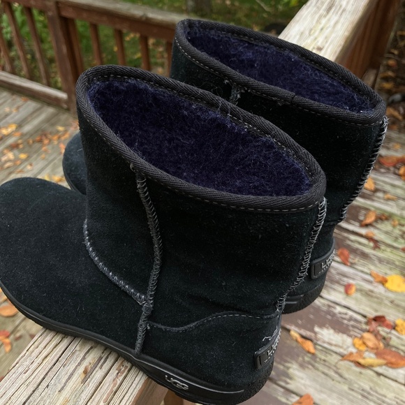 UGG Australia Girl's "Lynden" Black Suede Booties #1005566K US 5/ EU 35 - Picture 3 of 7